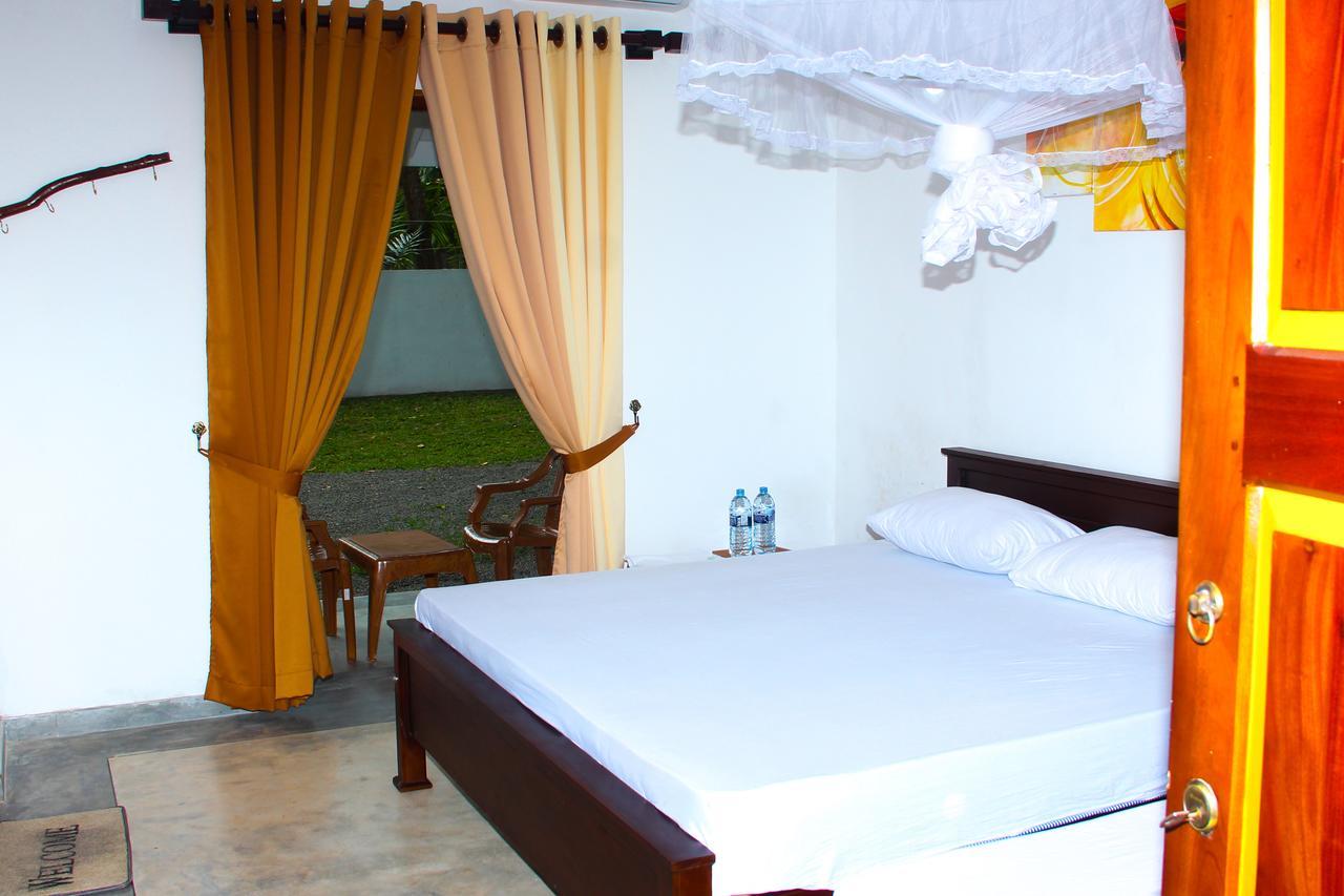 Villa Palm Breeze Polhena ภายนอก รูปภาพ