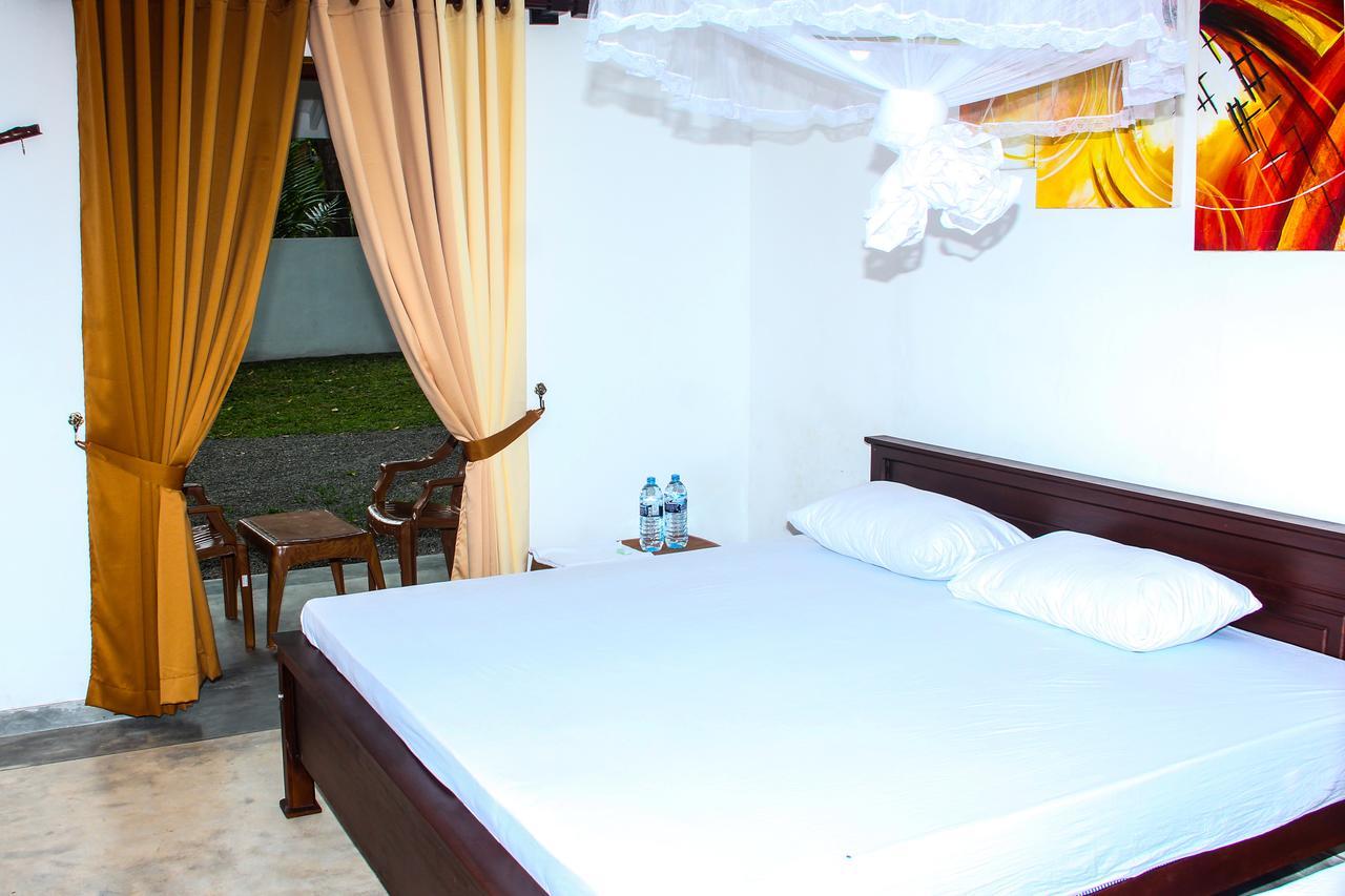 Villa Palm Breeze Polhena ภายนอก รูปภาพ