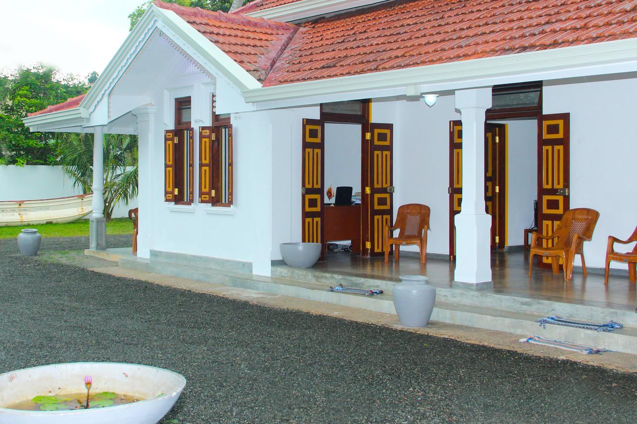 Villa Palm Breeze Polhena ภายนอก รูปภาพ